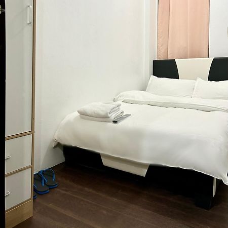 Private Room With Ac And Fan At Ekg Manila House Rental Buitenkant foto
