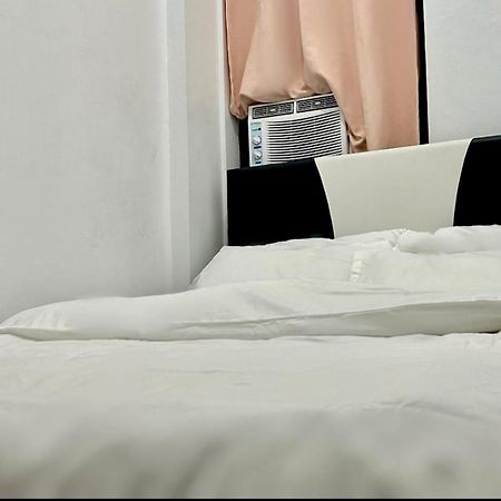 Private Room With Ac And Fan At Ekg Manila House Rental Buitenkant foto