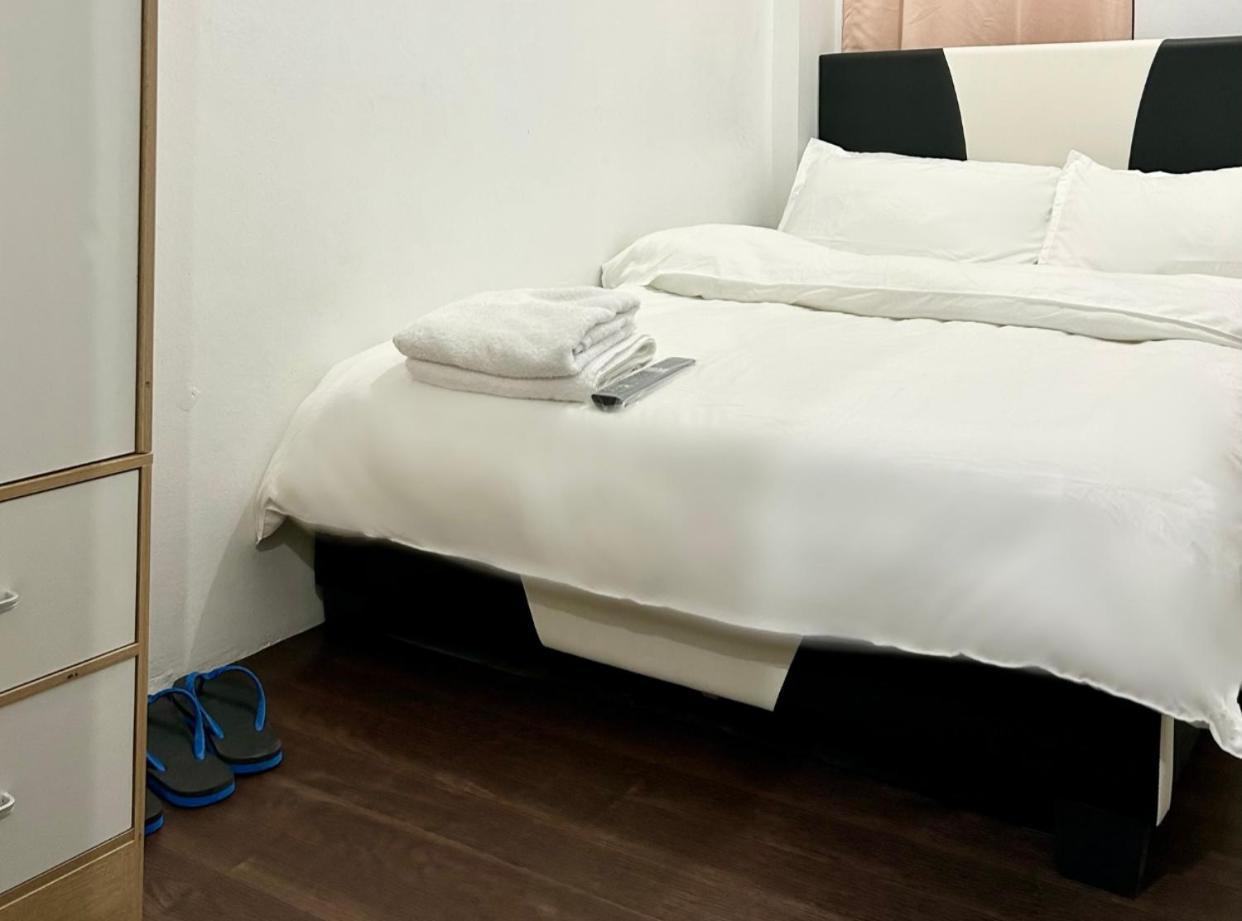 Private Room With Ac And Fan At Ekg Manila House Rental Buitenkant foto