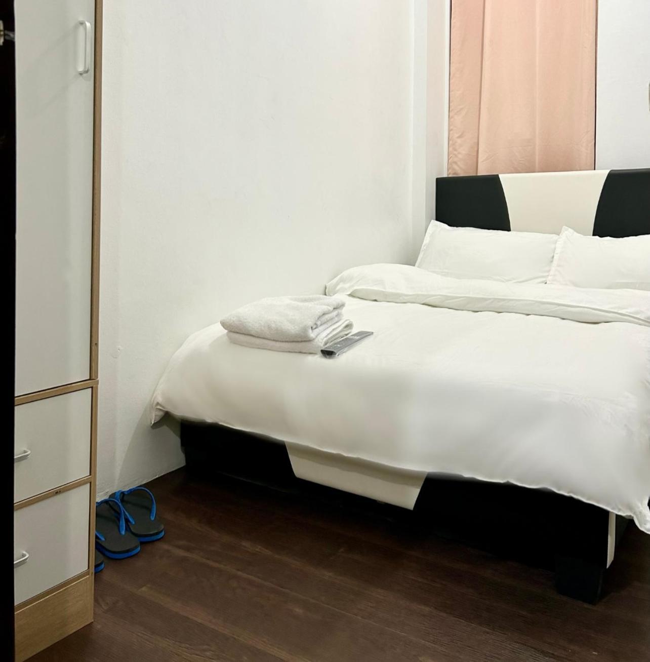 Private Room With Ac And Fan At Ekg Manila House Rental Buitenkant foto